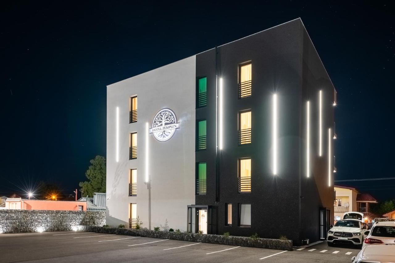 Hotel Zemplen มิคาโลเท ภายนอก รูปภาพ