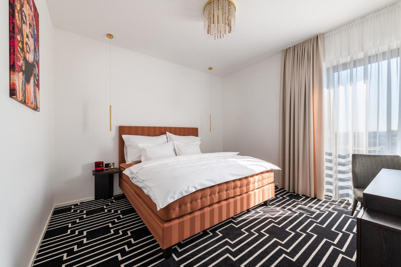 Hotel Zemplen มิคาโลเท ภายนอก รูปภาพ