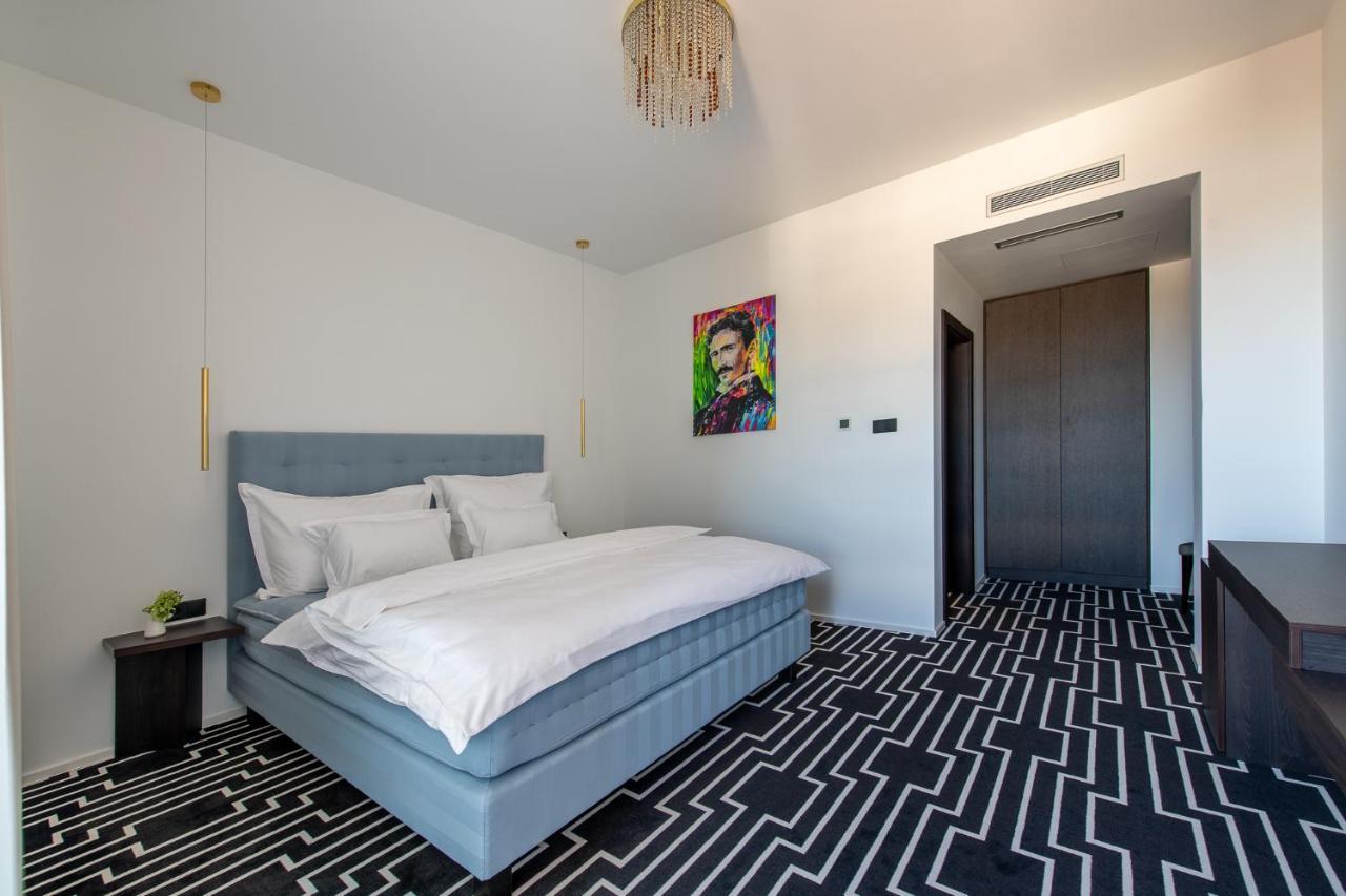 Hotel Zemplen มิคาโลเท ภายนอก รูปภาพ
