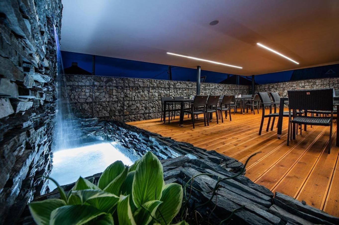 Hotel Zemplen มิคาโลเท ภายนอก รูปภาพ